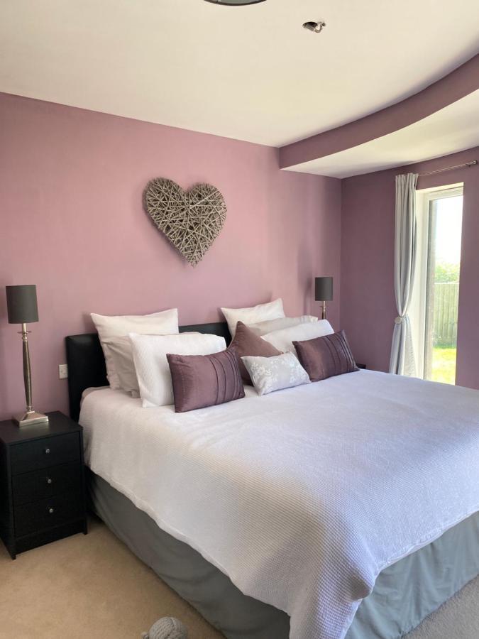 ליים ריג'יס One Of The Best Properties In Lyme! Breathtaking Views Across The Whole Bay. 3 Stories With 2 Tier Veranda Around The Property. Sleeps 6 מראה חיצוני תמונה